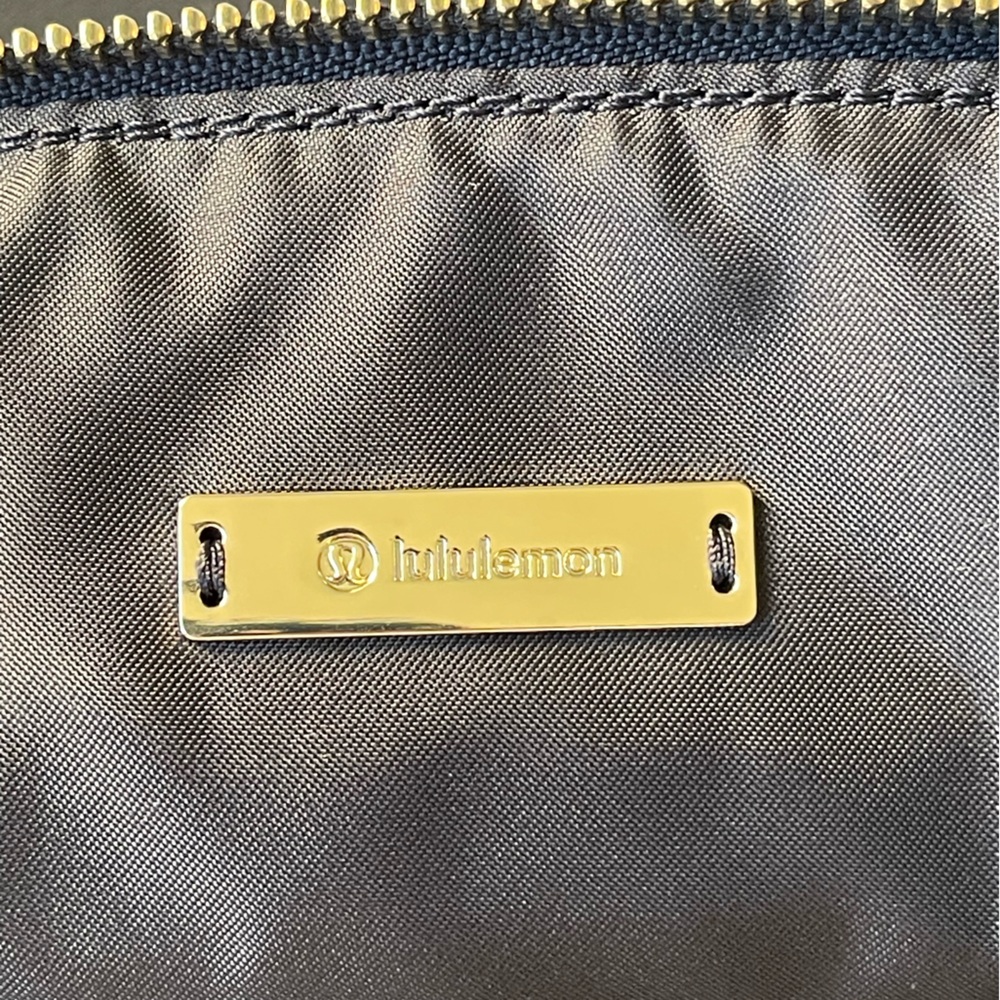 Lululemon All Night Festival Bag Vol 5L in Black /Gold - Picture 14 of 16